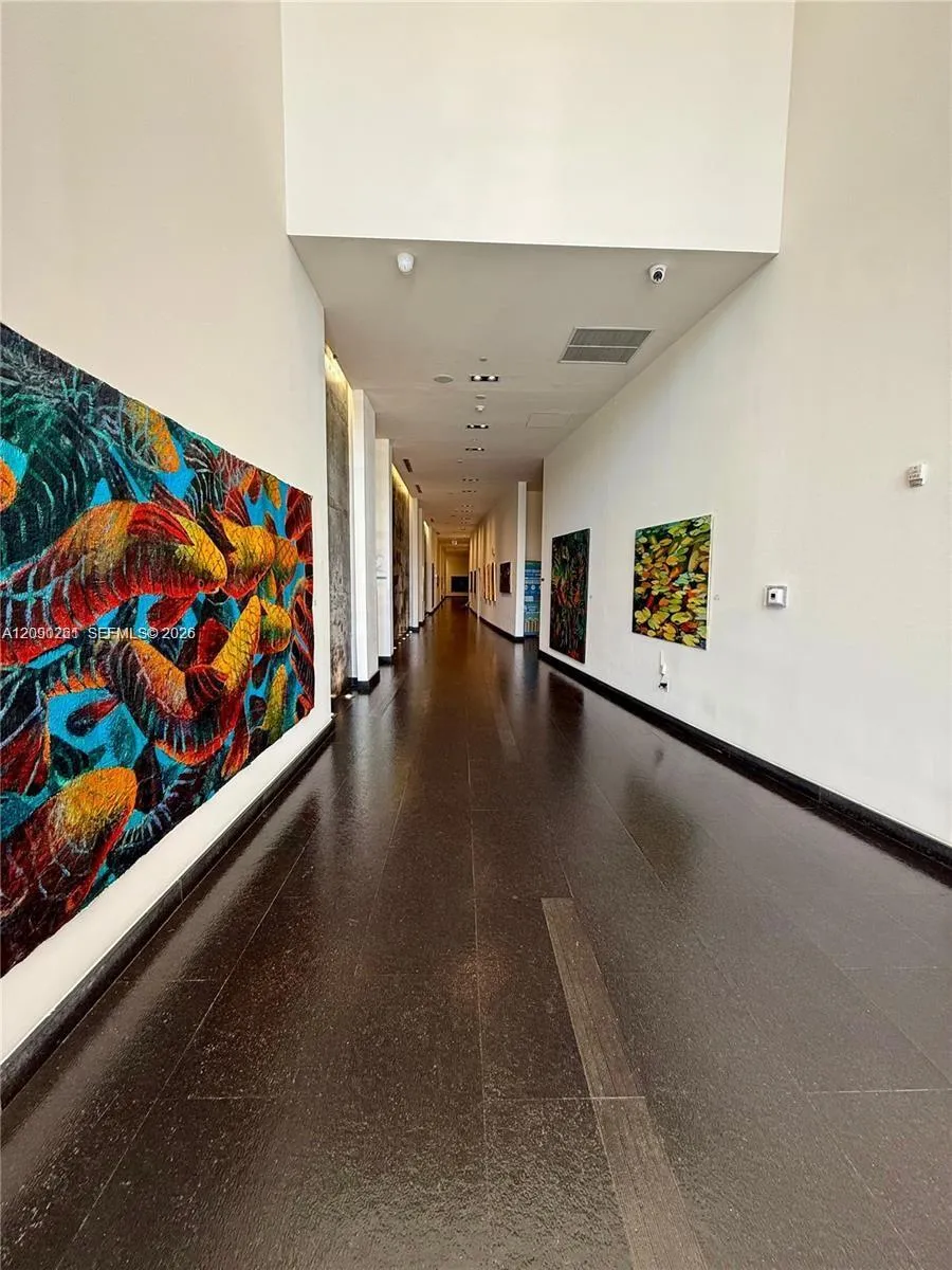 888 Biscayne Blvd #1710 Miami, FL 33132