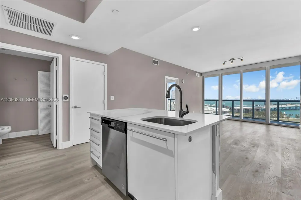 888 Biscayne Blvd #1710 Miami, FL 33132