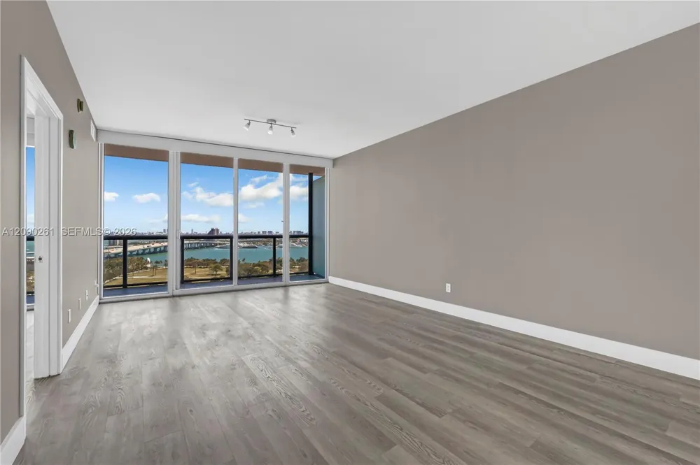 888 Biscayne Blvd #1710 Miami, FL 33132
