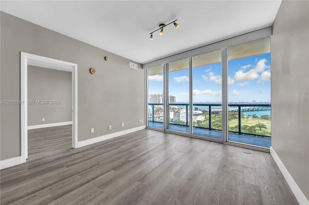 888 Biscayne Blvd #1710 Miami, FL 33132