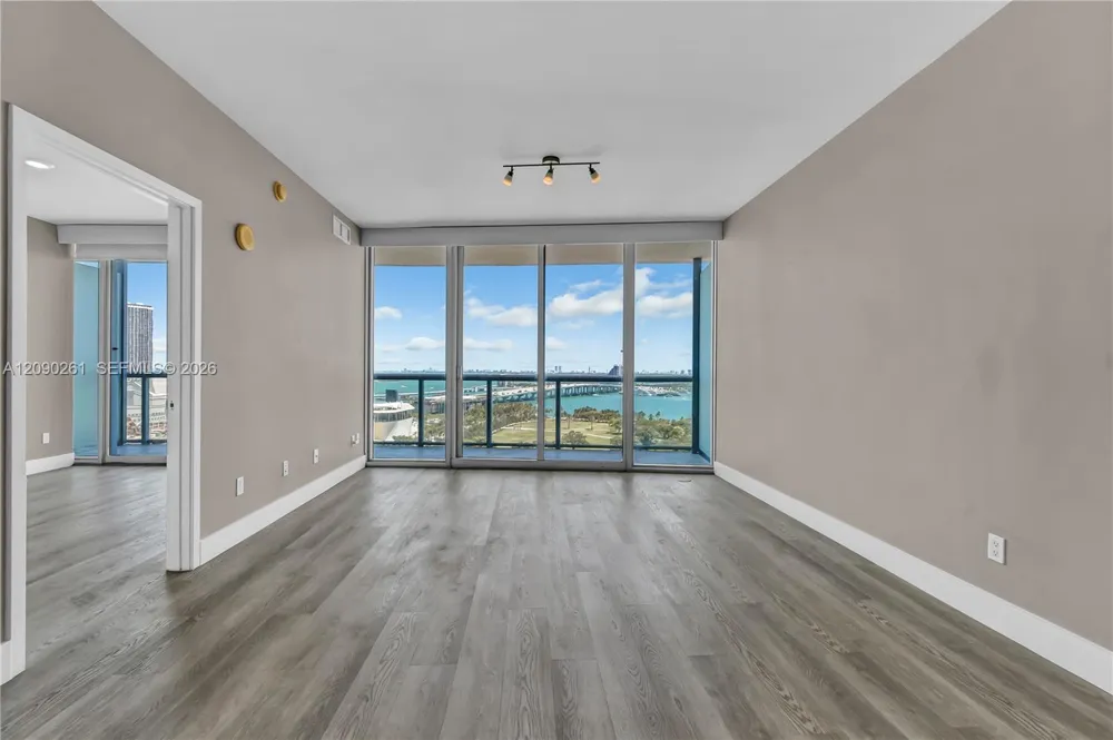 888 Biscayne Blvd #1710 Miami, FL 33132