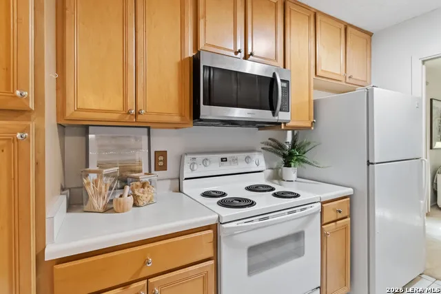 3246 CASTLEDALE DR #27 San Antonio, TX 78230