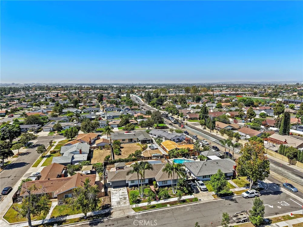2076 Mori Orange, CA 92867