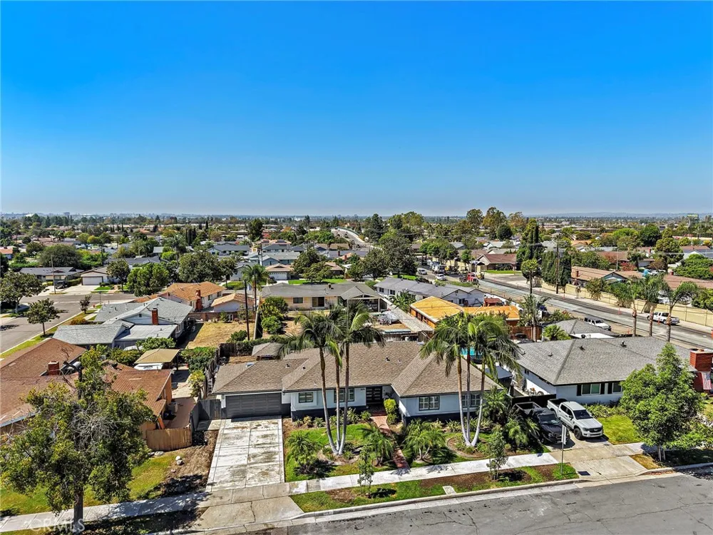 2076 Mori Orange, CA 92867