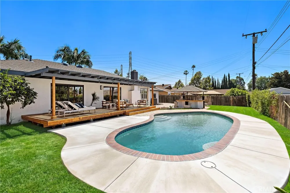 2076 Mori Orange, CA 92867