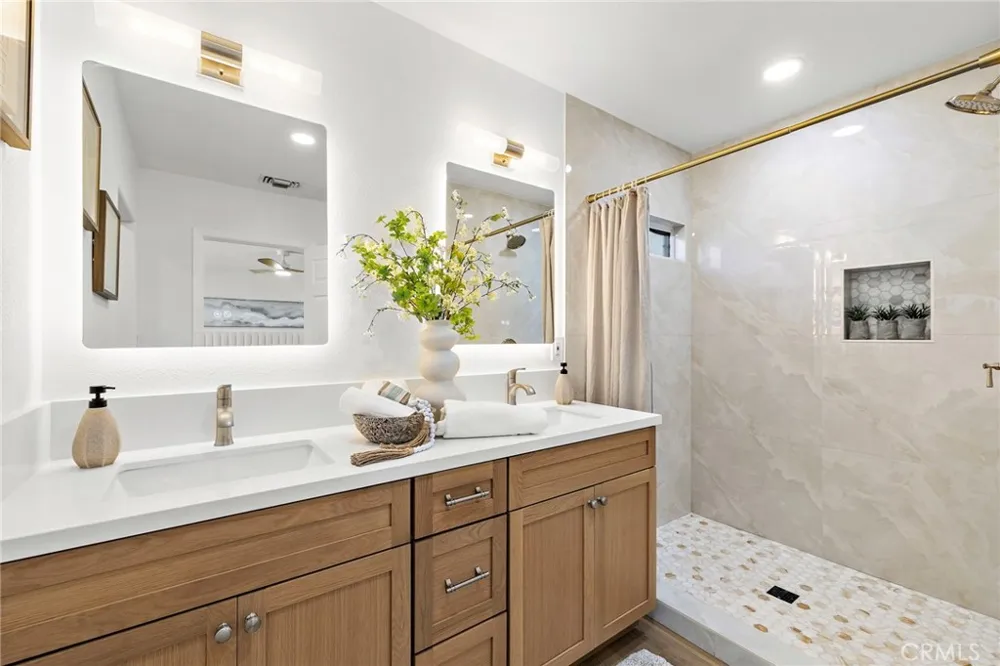 2076 Mori Orange, CA 92867