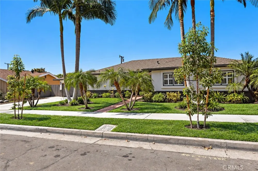 2076 Mori Orange, CA 92867