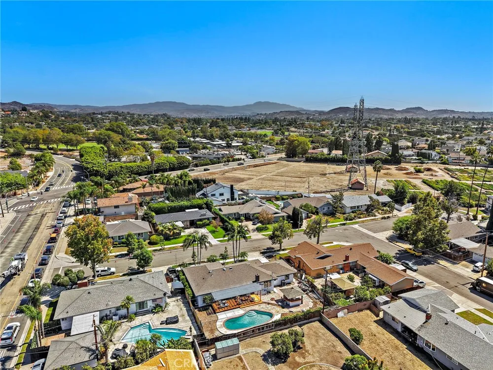 2076 Mori Orange, CA 92867