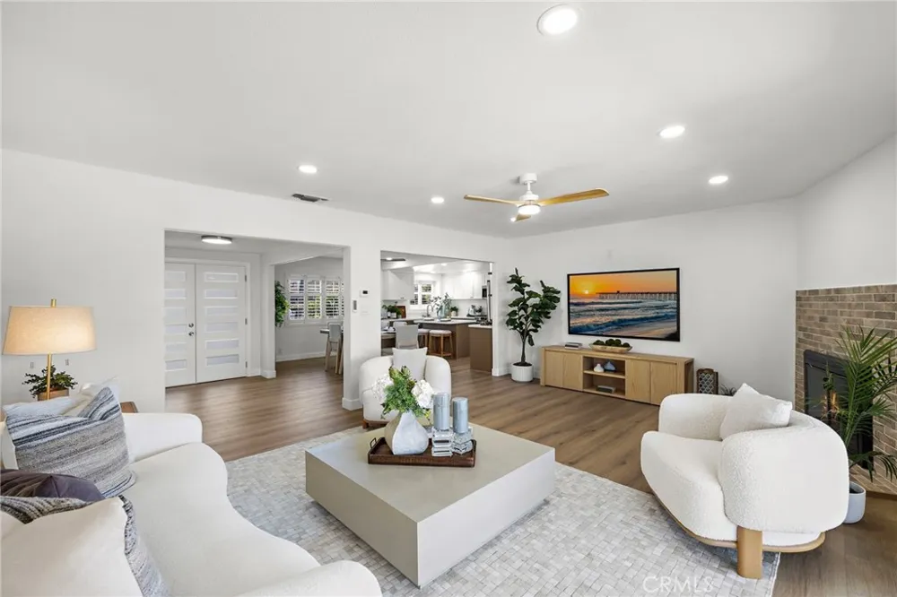 2076 Mori Orange, CA 92867