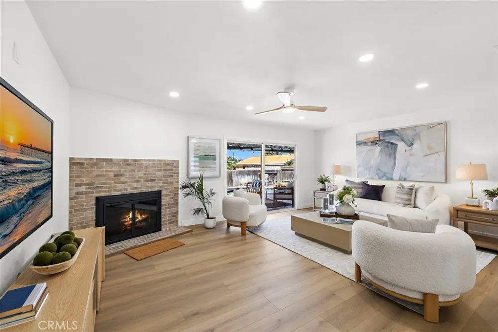 2076 Mori Orange, CA 92867