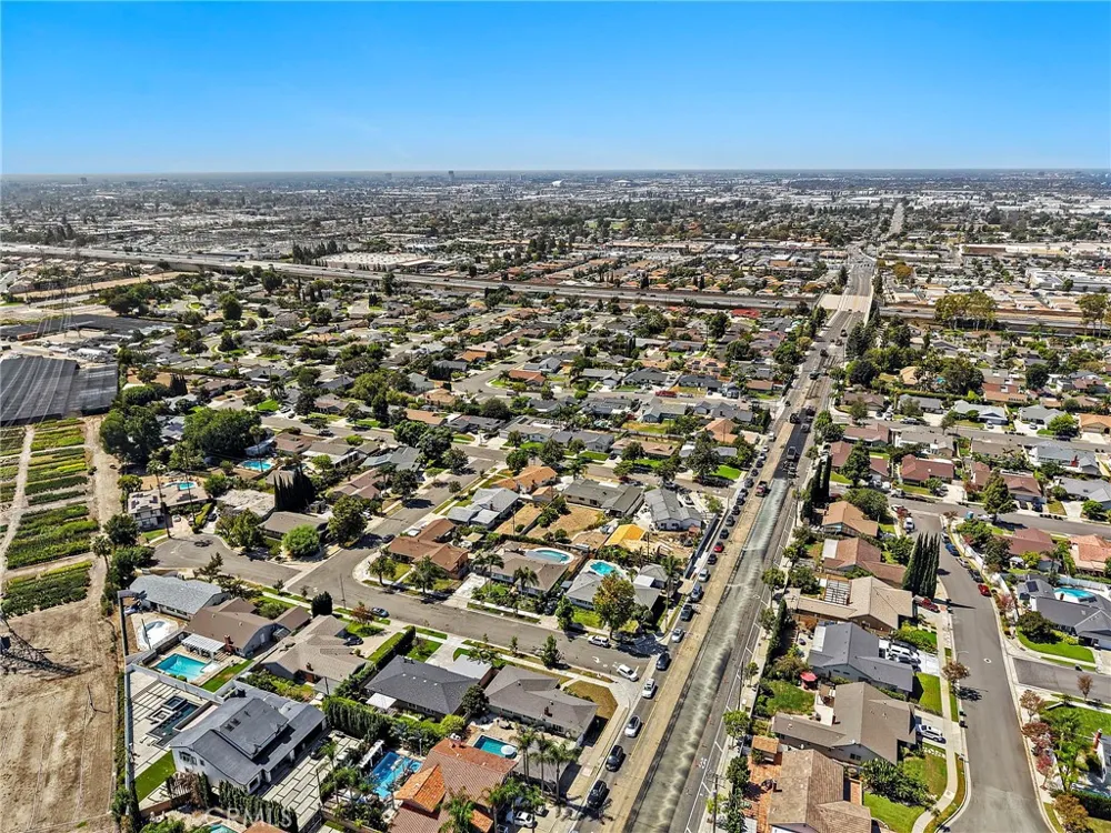 2076 Mori Orange, CA 92867