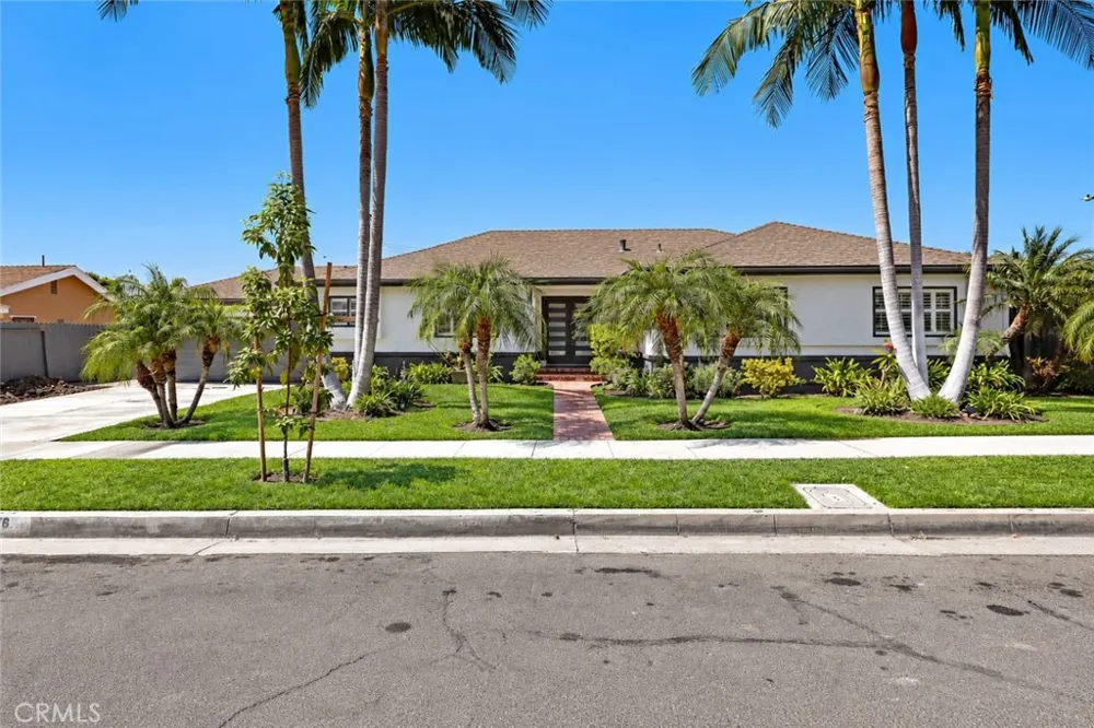 2076 Mori Orange, CA 92867