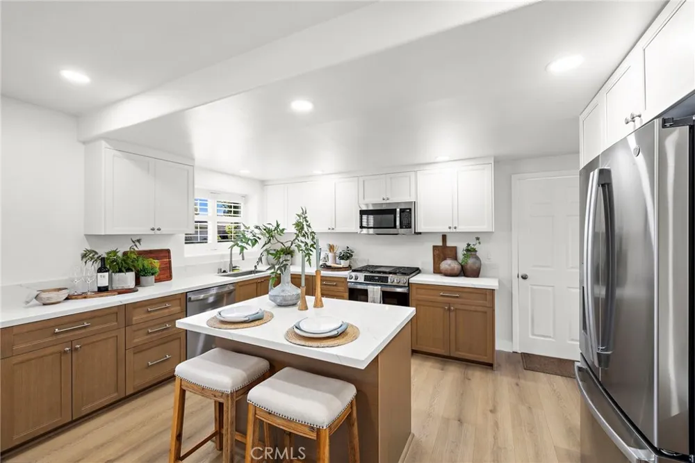 2076 Mori Orange, CA 92867