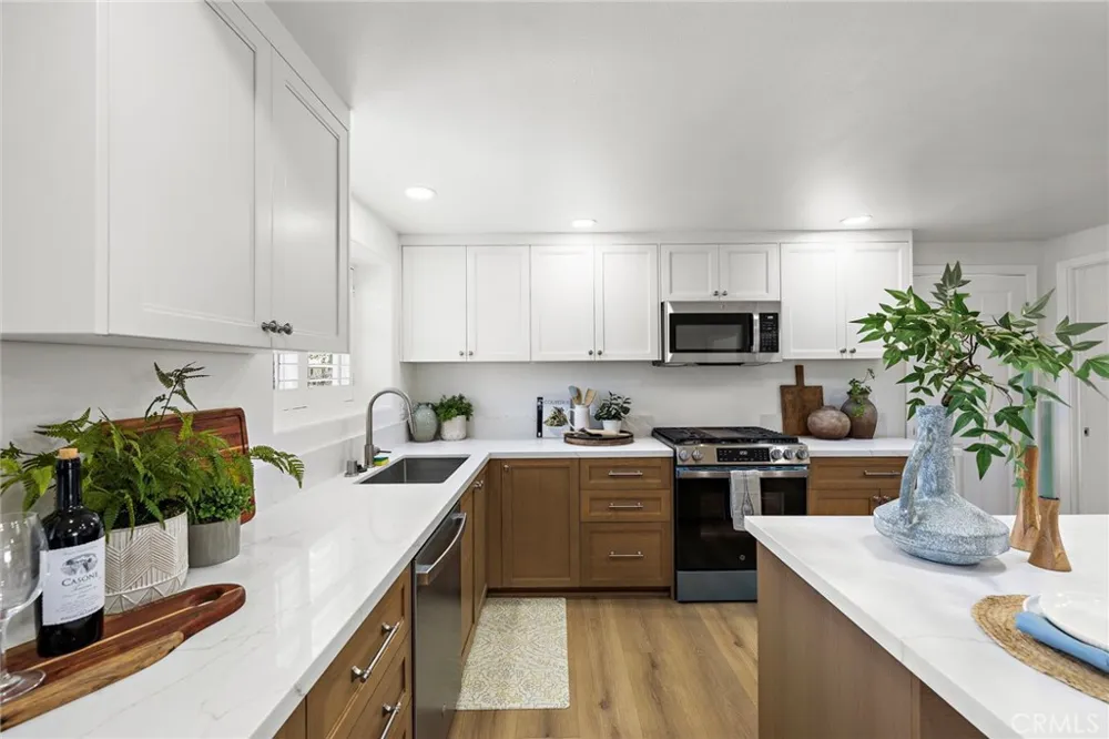 2076 Mori Orange, CA 92867