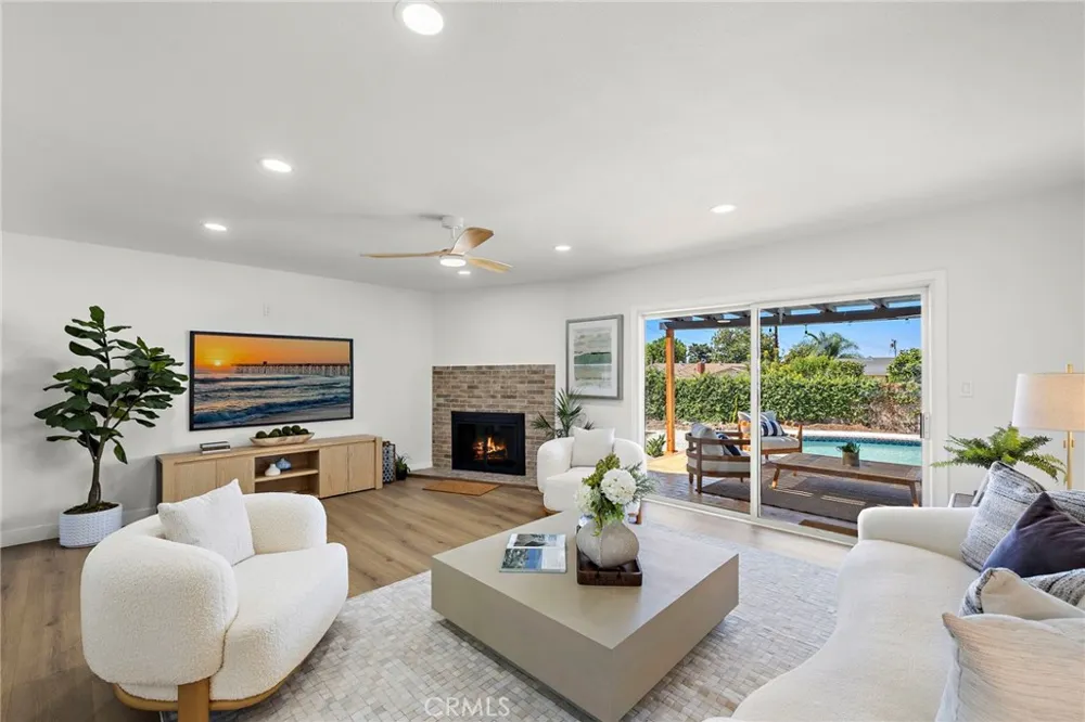 2076 Mori Orange, CA 92867