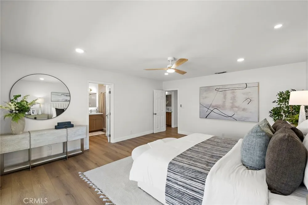 2076 Mori Orange, CA 92867