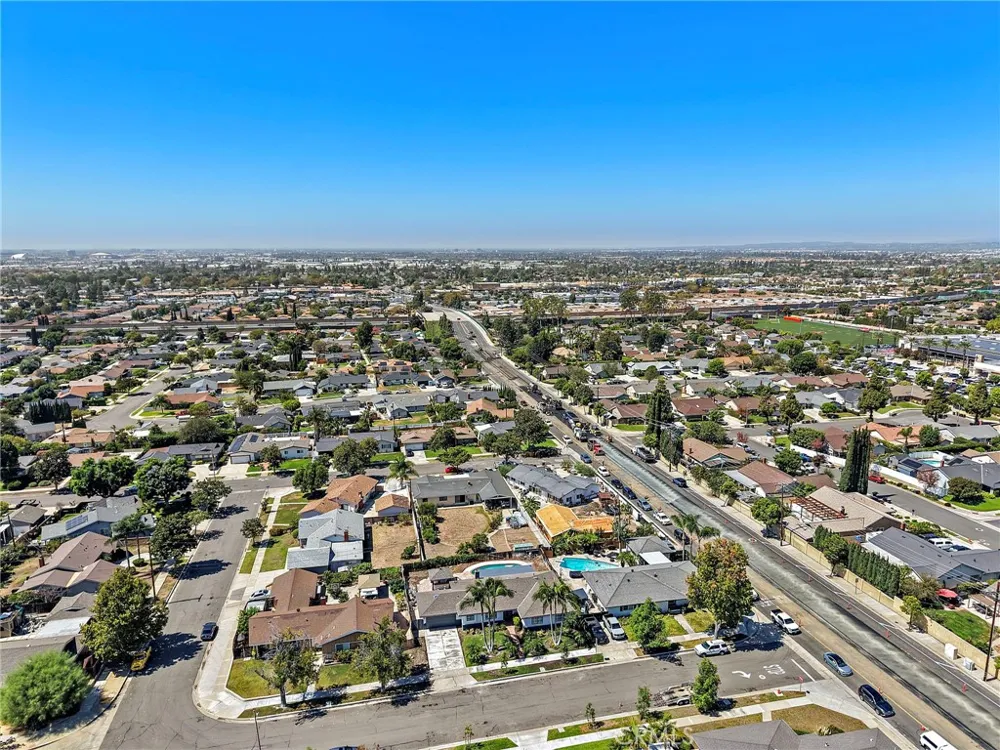 2076 Mori Orange, CA 92867