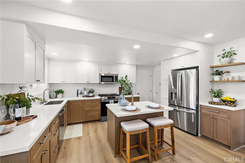 2076 Mori Orange, CA 92867