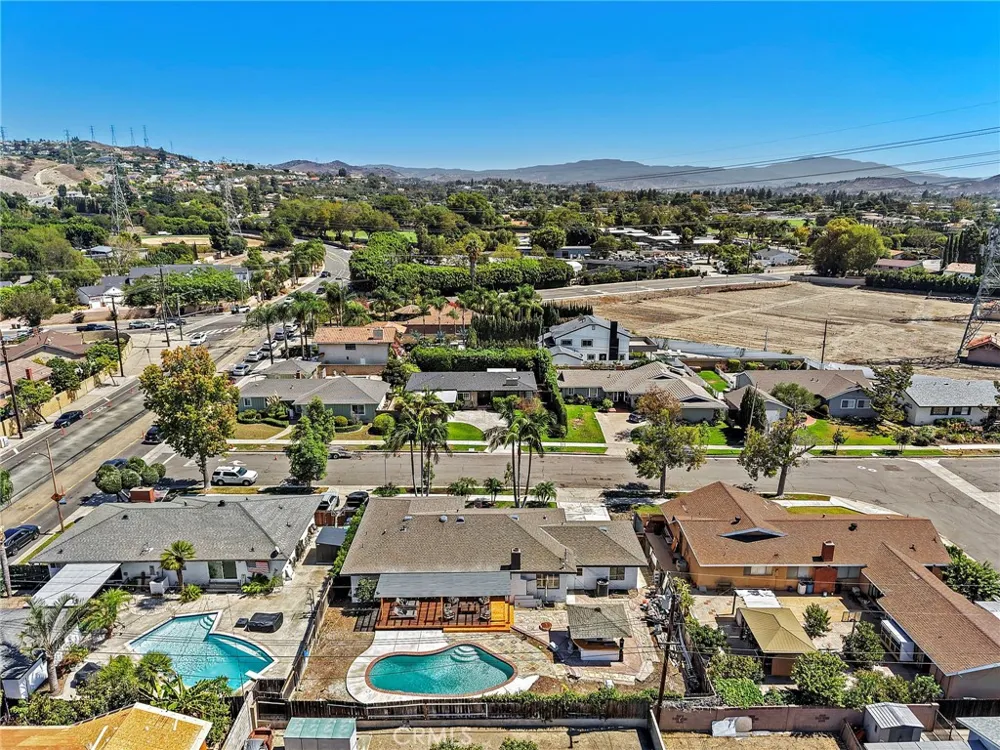 2076 Mori Orange, CA 92867