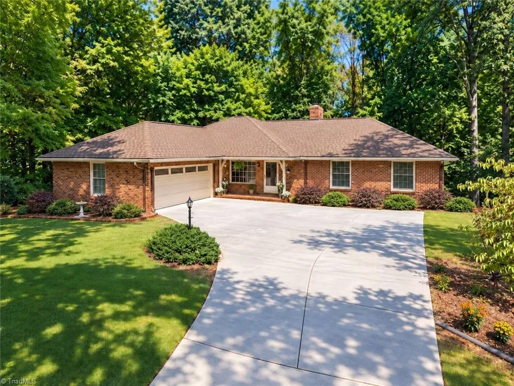 5 Windsor Circle Thomasville, NC 27360