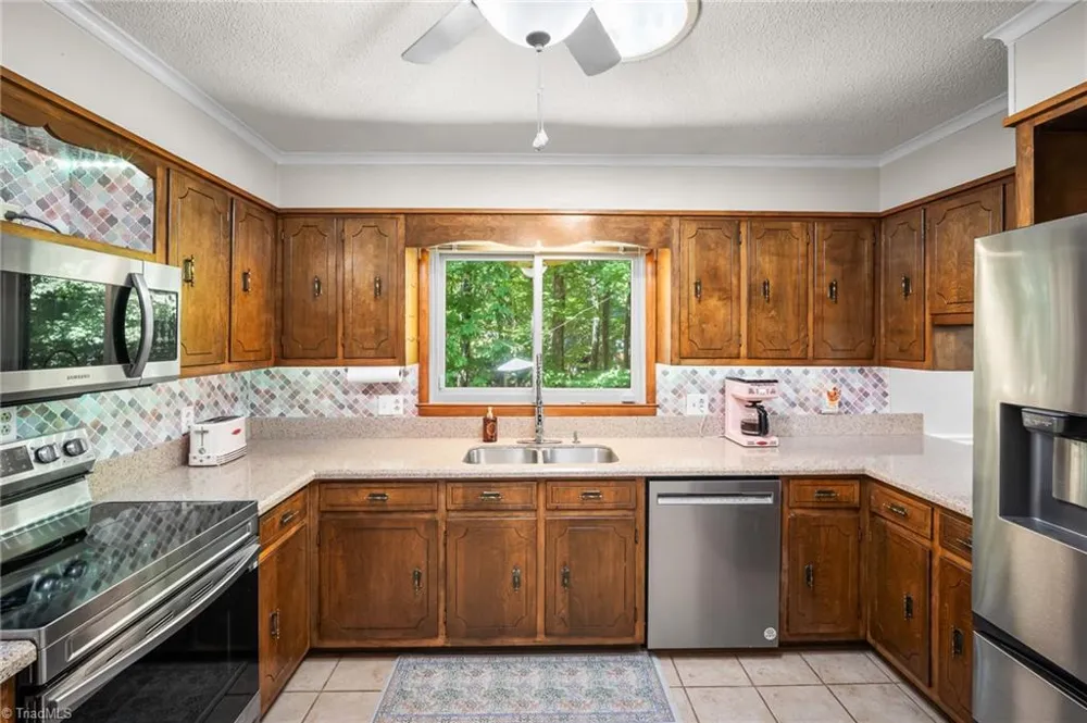5 Windsor Circle Thomasville, NC 27360