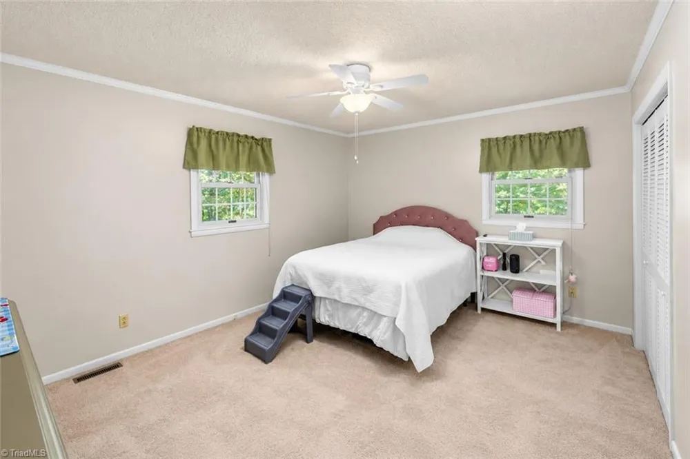 5 Windsor Circle Thomasville, NC 27360