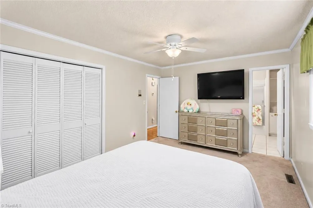 5 Windsor Circle Thomasville, NC 27360