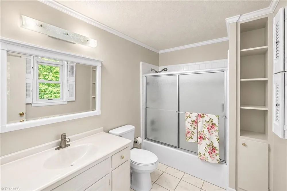 5 Windsor Circle Thomasville, NC 27360