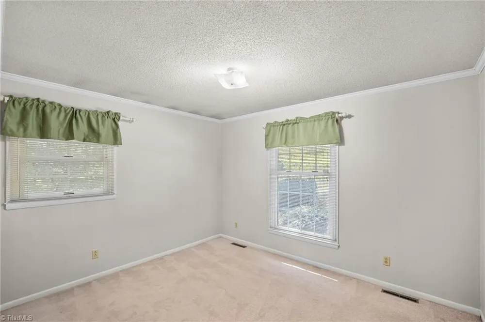 5 Windsor Circle Thomasville, NC 27360