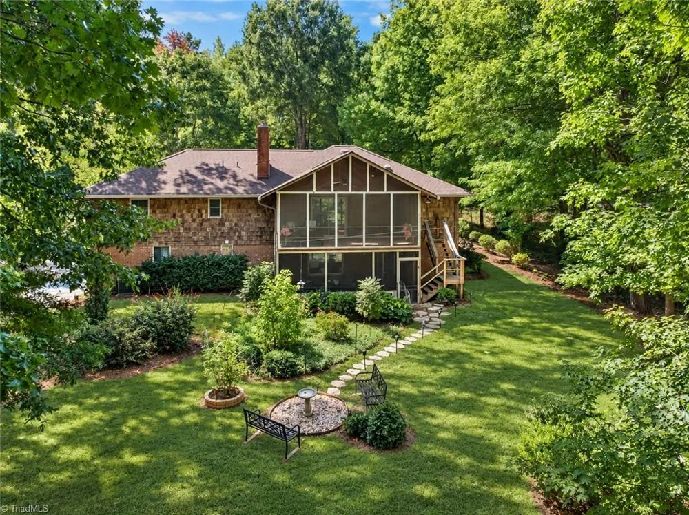 5 Windsor Circle Thomasville, NC 27360