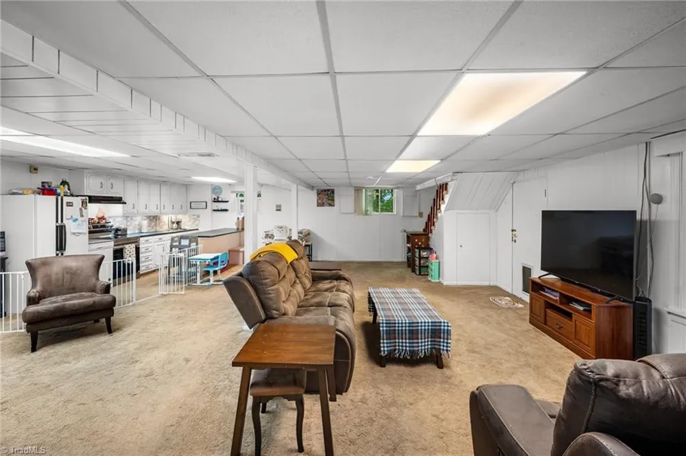 5 Windsor Circle Thomasville, NC 27360