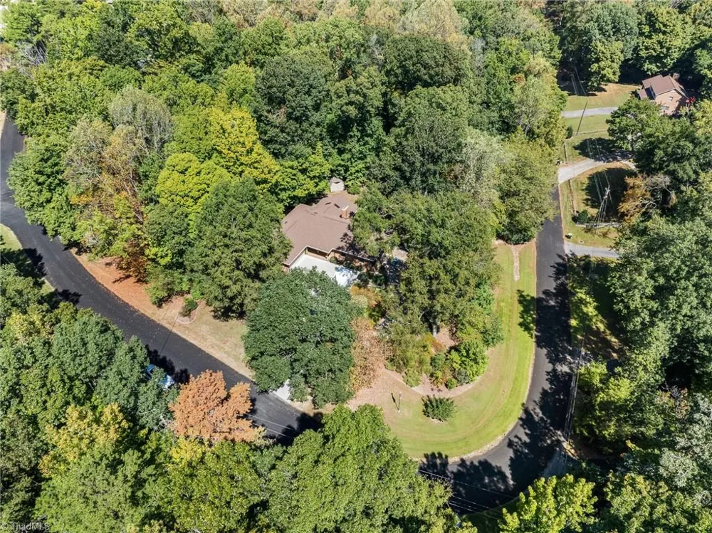 5 Windsor Circle Thomasville, NC 27360