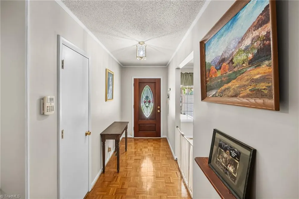 5 Windsor Circle Thomasville, NC 27360