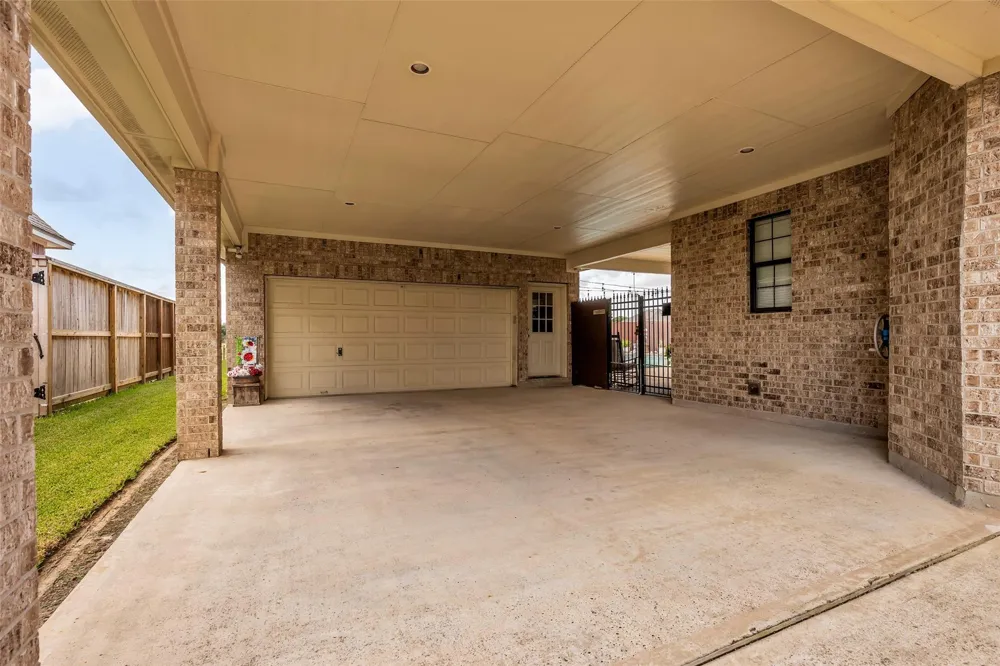 1813 Mesa Verde Drive Deer Park, TX 77536
