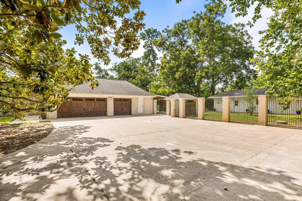 215 Caleta Circle Richmond, TX 77406