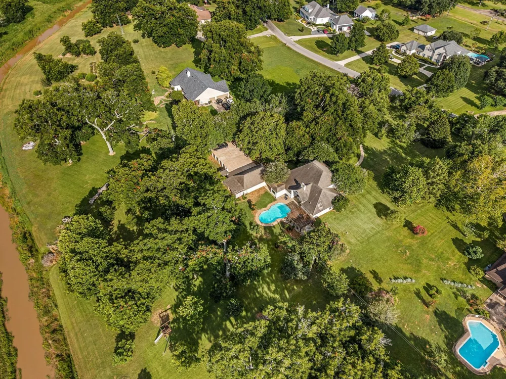 215 Caleta Circle Richmond, TX 77406
