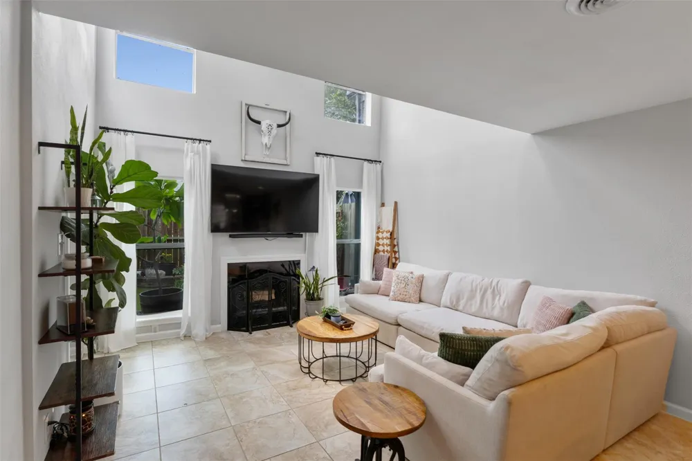 735 Worthshire Street Houston, TX 77008