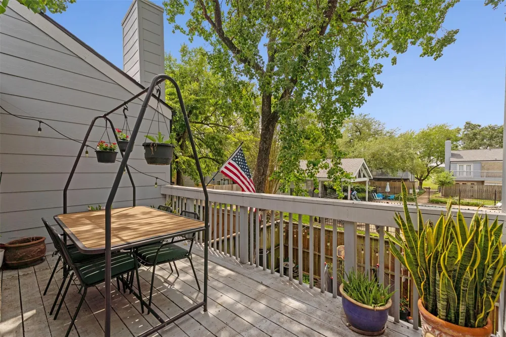 735 Worthshire Street Houston, TX 77008