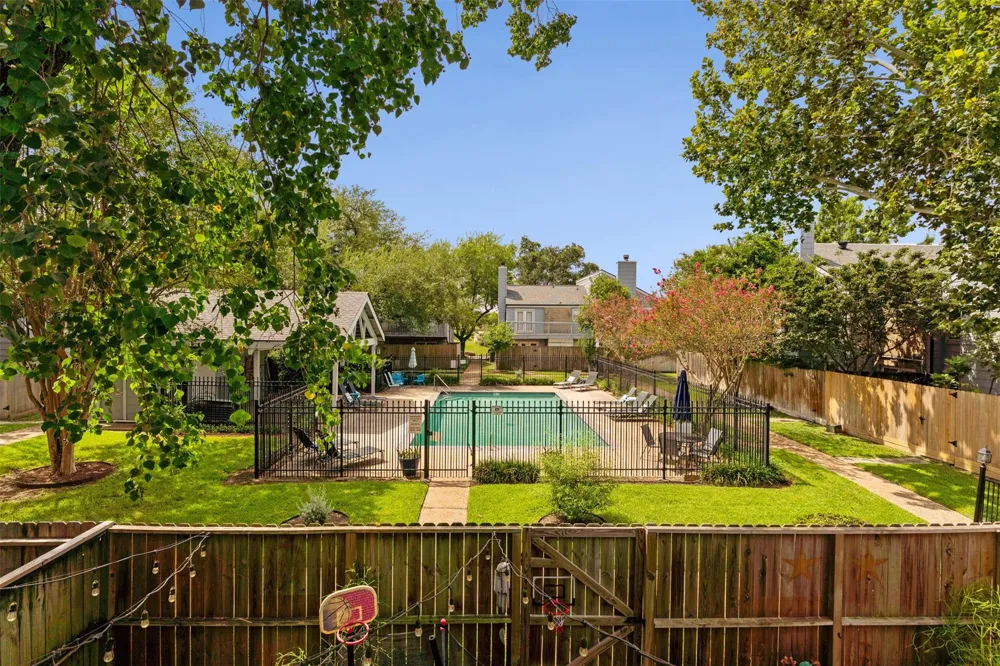 735 Worthshire Street Houston, TX 77008
