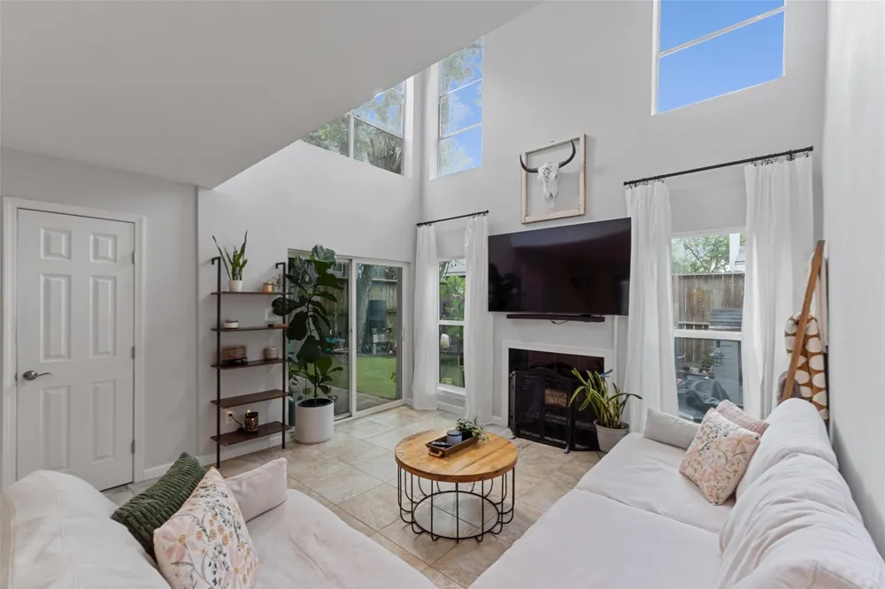 735 Worthshire Street Houston, TX 77008