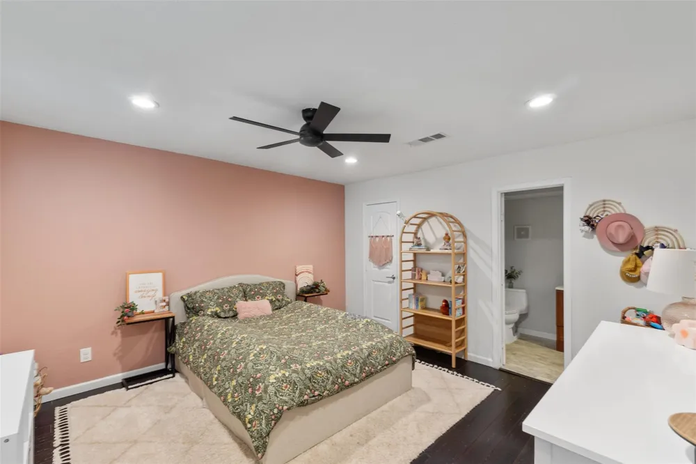 735 Worthshire Street Houston, TX 77008