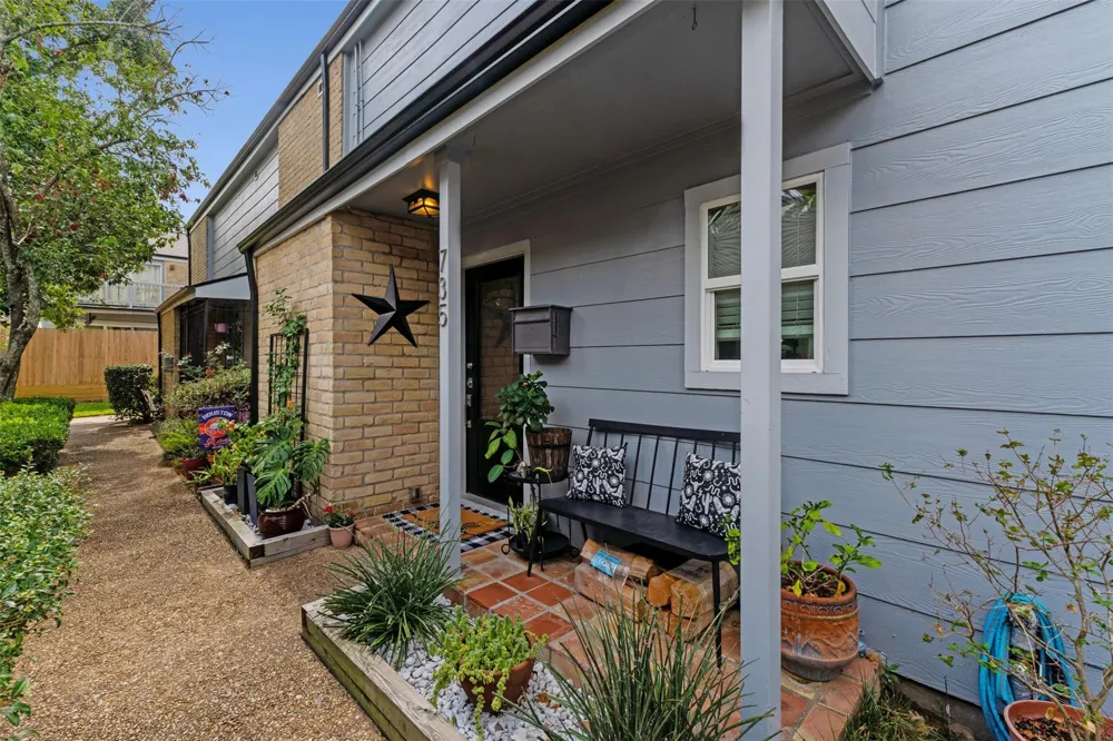 735 Worthshire Street Houston, TX 77008