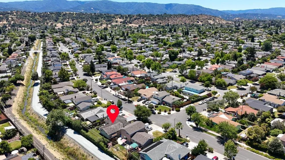 5804 Chesbro Avenue San Jose, CA 95123