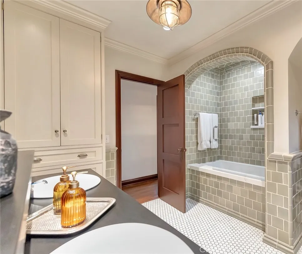 293 Saint Joseph Avenue Long Beach, CA 90803