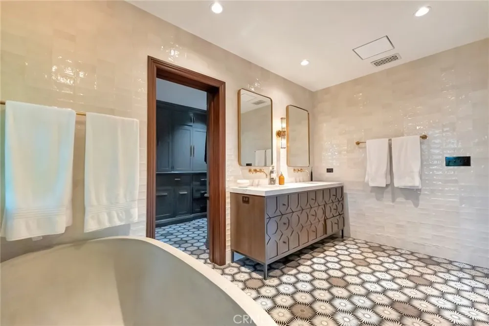 293 Saint Joseph Avenue Long Beach, CA 90803