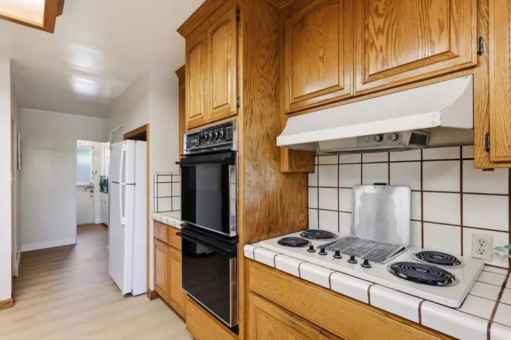 2 Irving Avenue Atherton, CA 94027