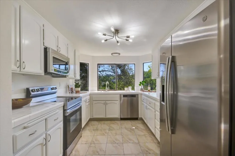 1665 Toyon Court San Mateo, CA 94403