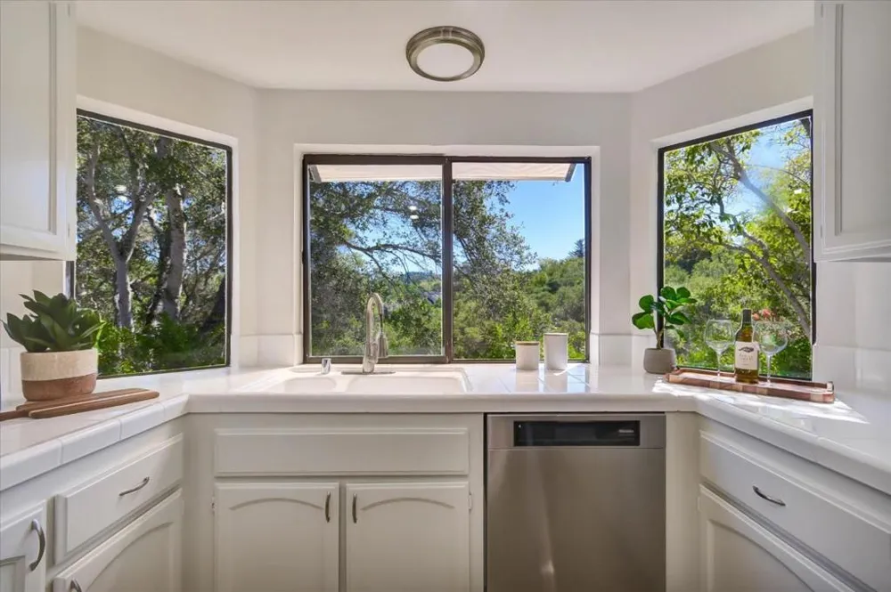 1665 Toyon Court San Mateo, CA 94403