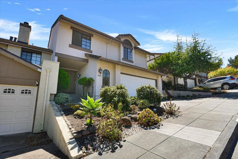 1665 Toyon Court San Mateo, CA 94403