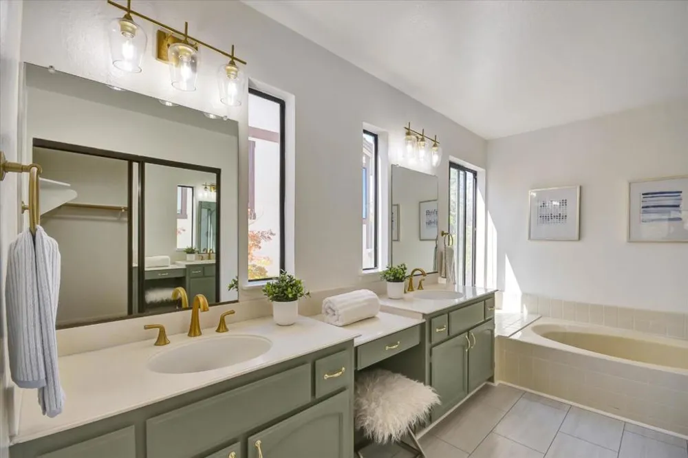 1665 Toyon Court San Mateo, CA 94403